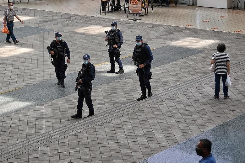 Featured Post Image - Polisi S’pore meningkatkan kehadiran keamanan selama musim perayaan